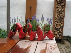 Clogs as plant pots by nanimo