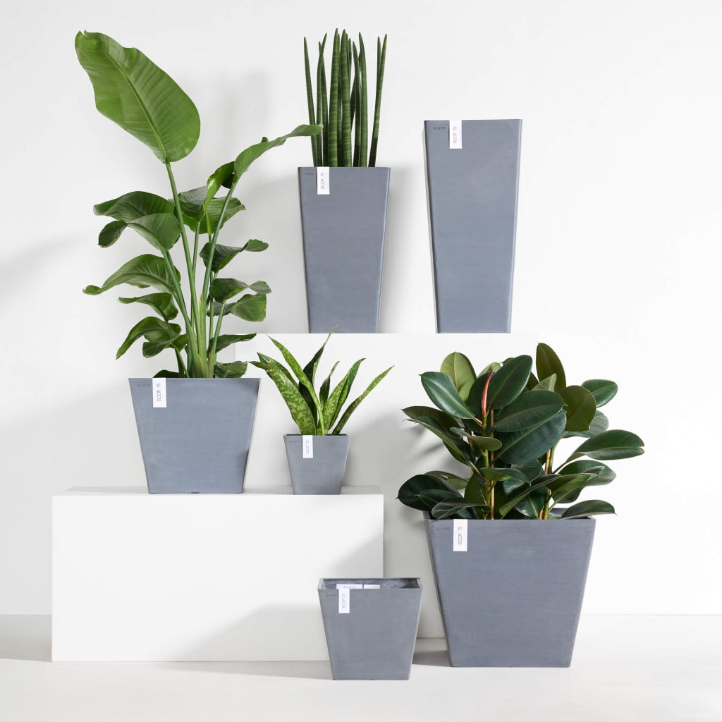 Rotterdam - 15.8in x 15.8in x 13.8in