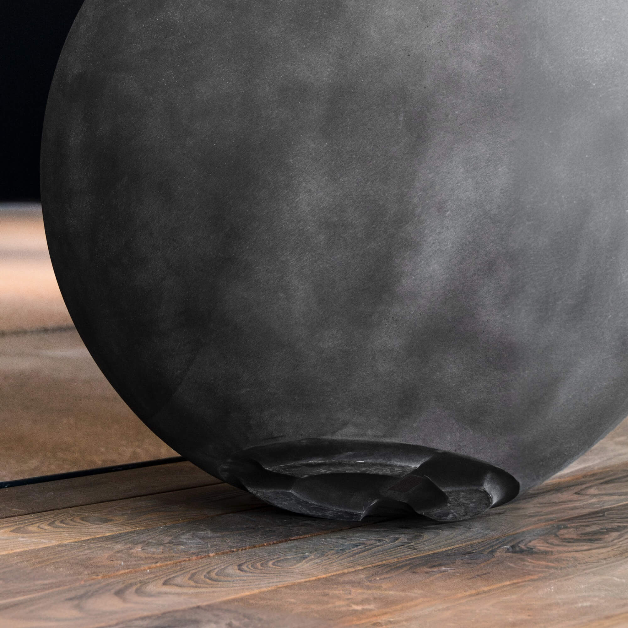 Orbo Globe Sphere Planter – Brown Stone Finish – Fiberglass Indoor/Outdoor and Weather-Resistant Round Planter (23.5" D x 21" H Exterior, 23.2" D x 20.5" H Interior) - Brown Stone,23.5 in x 23.5 in x 21 in - Brown Stone,23.5 in x 23.5 in x 21 in - Br - Brown Stone,23.6 in diam. x 21.1 in