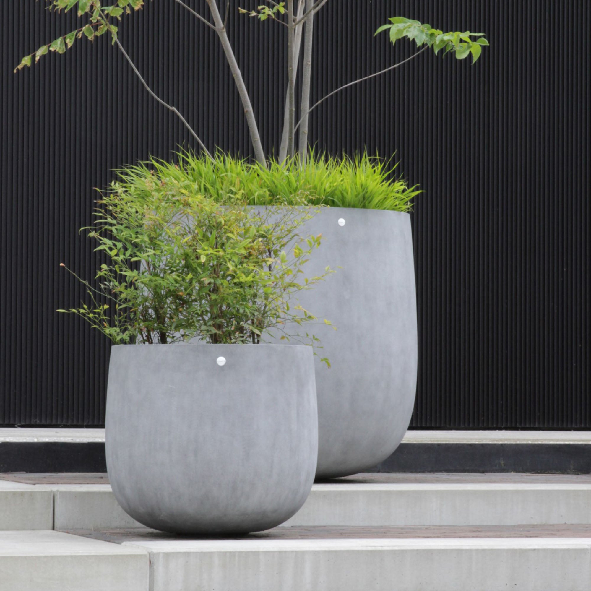 Mondo Large Planter – Brown Stone Finish – Fiberglass Indoor/Outdoor and Weather-Resistant Round Planter (19.8" D x 19" H Exterior, 18.5" D x 18.5" H Interior) - Brown Stone,19.75 in x 19.75 in x 19 in