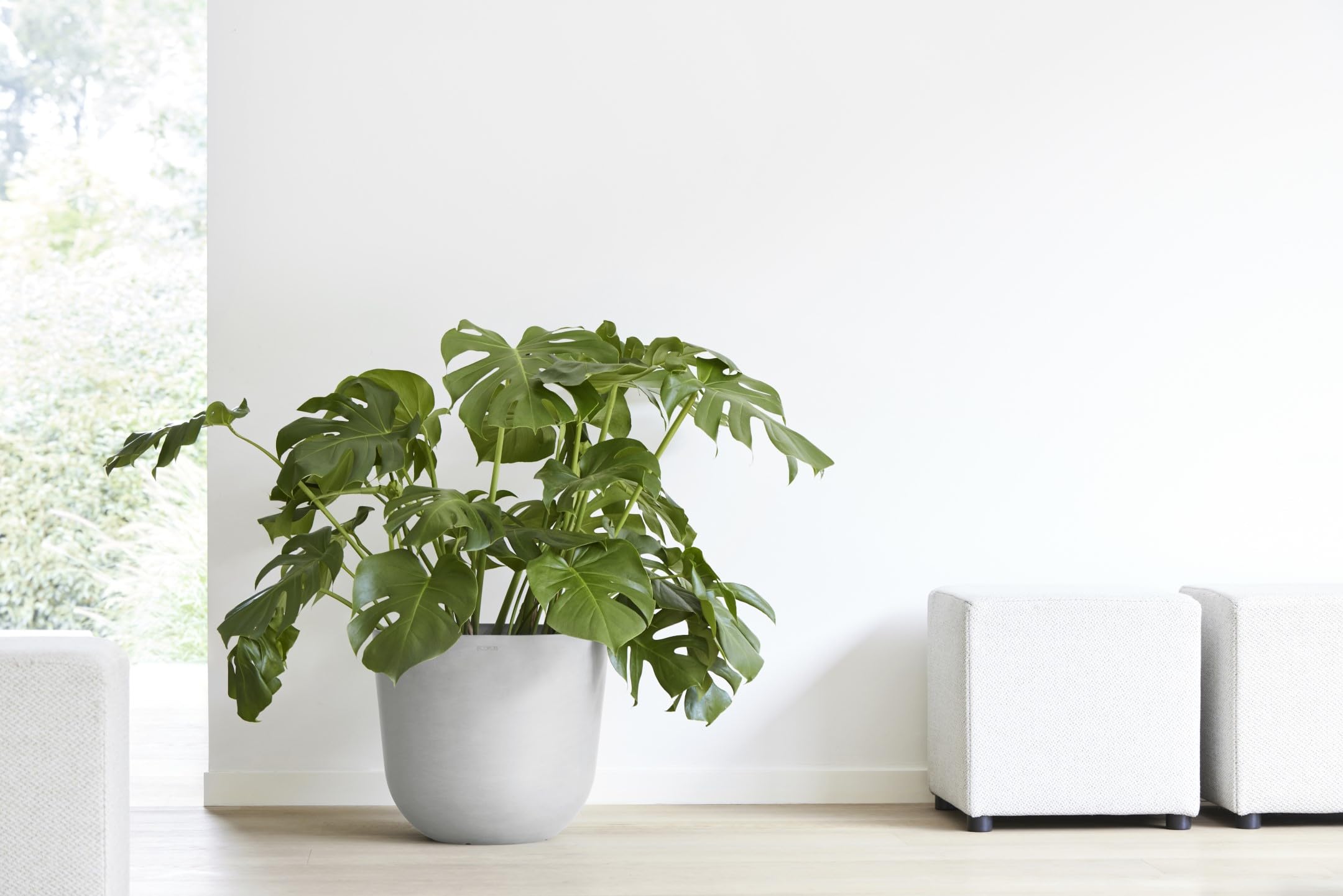 Oslo Small Round Planter - 13.8 in x 13.8 in x 12 in - White Grey - White Grey,13.75 in x 13.75 in x 12 in,Planter Only