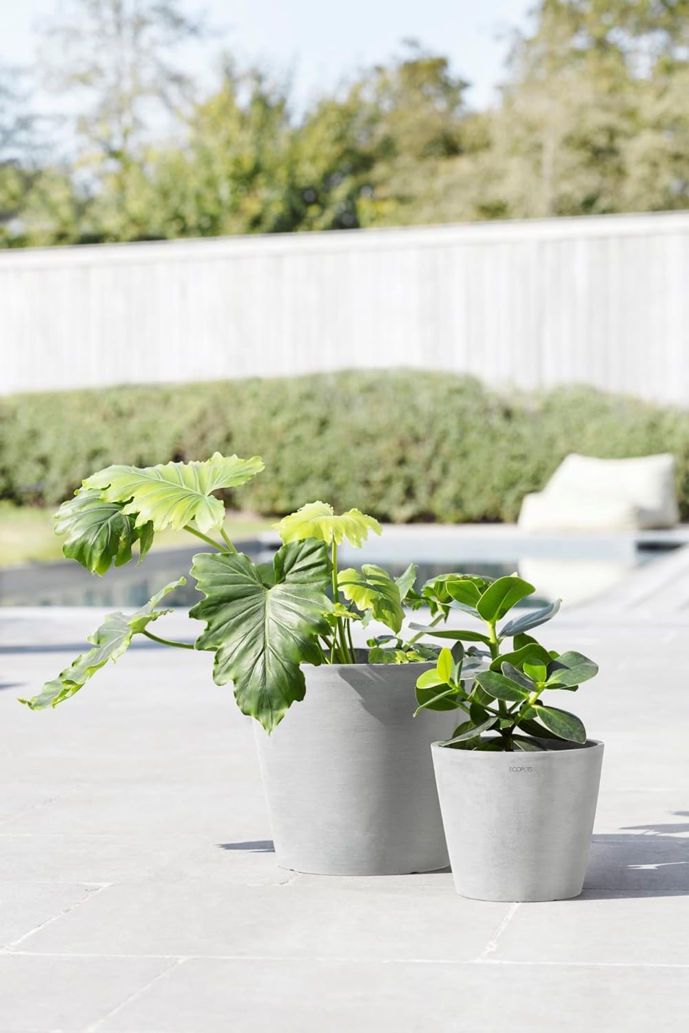 Amsterdam Medium Round Planter with Wheels - 23.5 in x 23.5 in x 22 in - White Grey - White Grey,23.5 in x 23.5 in x 22 in