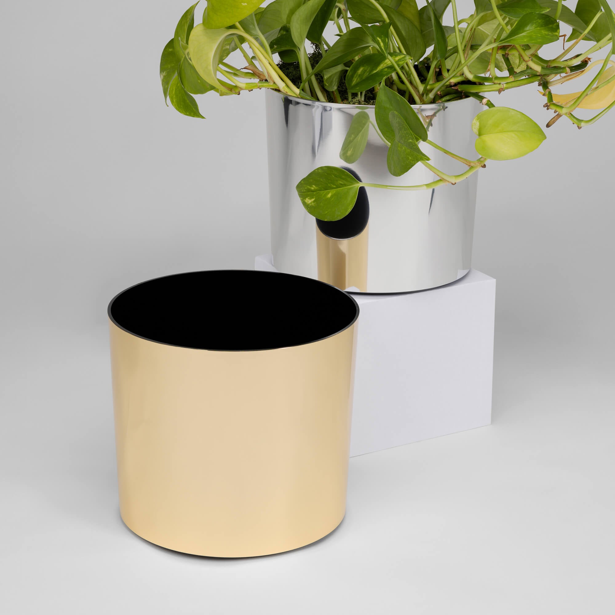 Tabletop Cylinder - 9in diam. x 7in